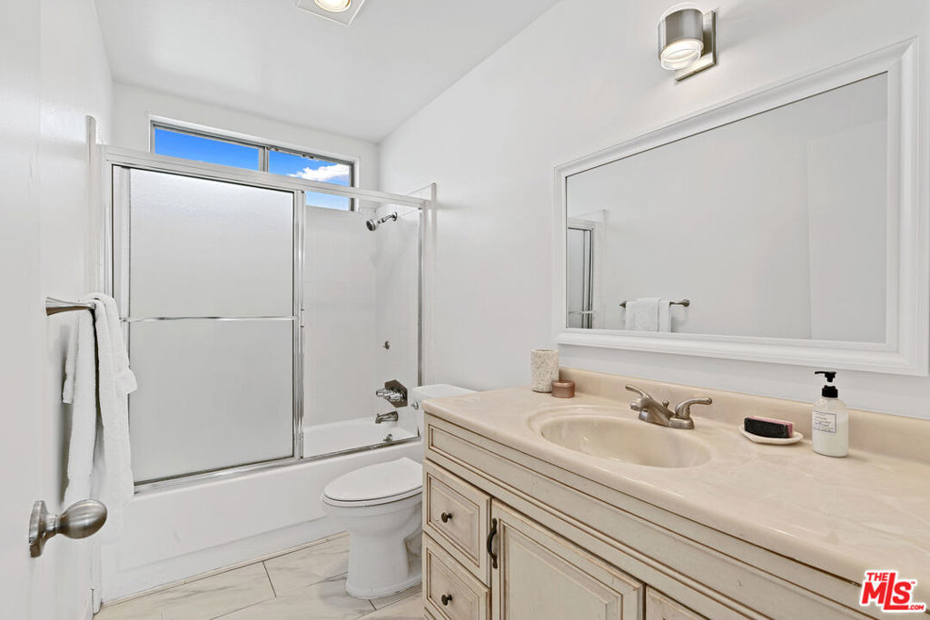 3636 Oceanhill Way - Photo 19