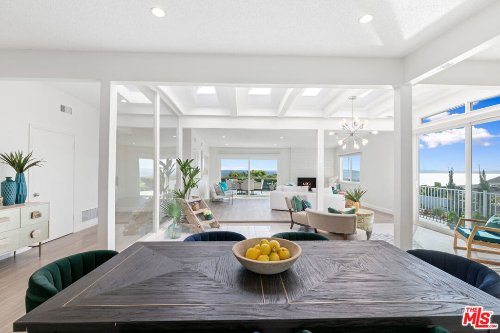 3636 Oceanhill Way - Photo 5