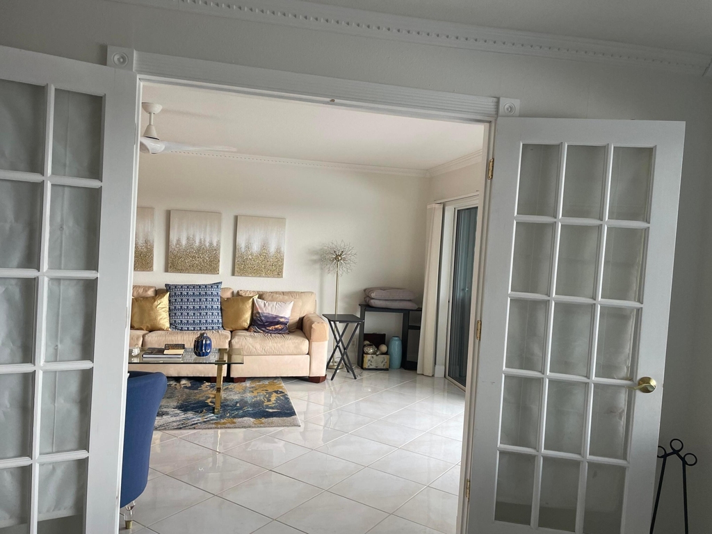 1198 Hillsboro Mile - Photo 8