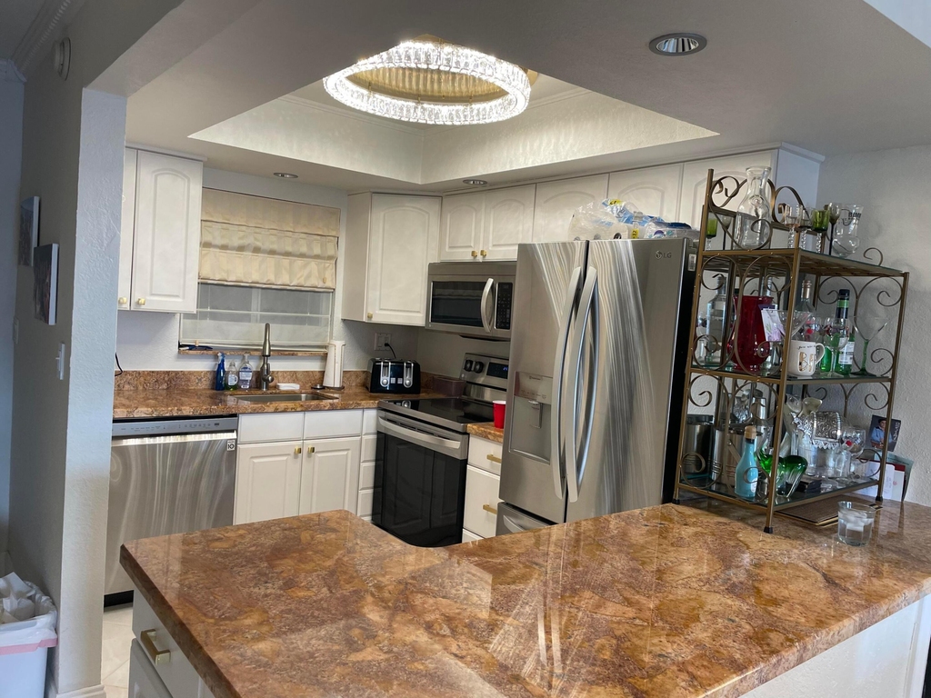 1198 Hillsboro Mile - Photo 5