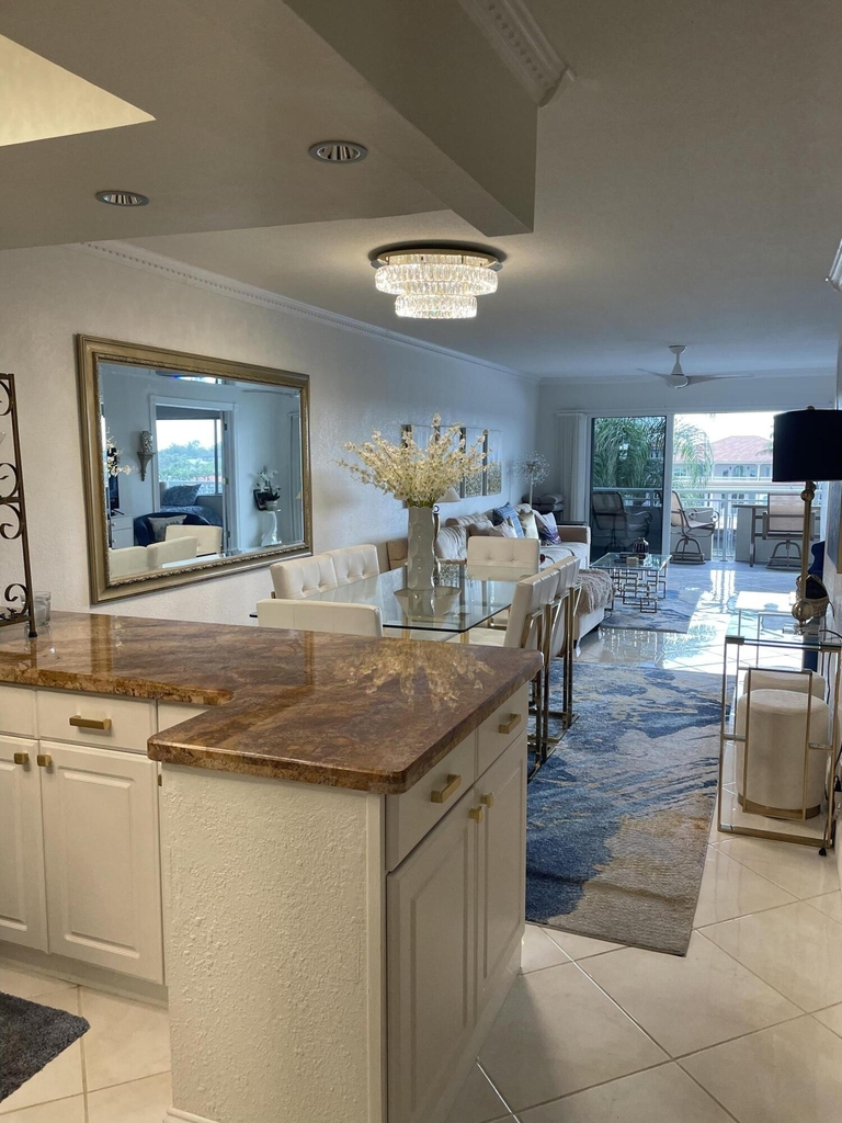 1198 Hillsboro Mile - Photo 3