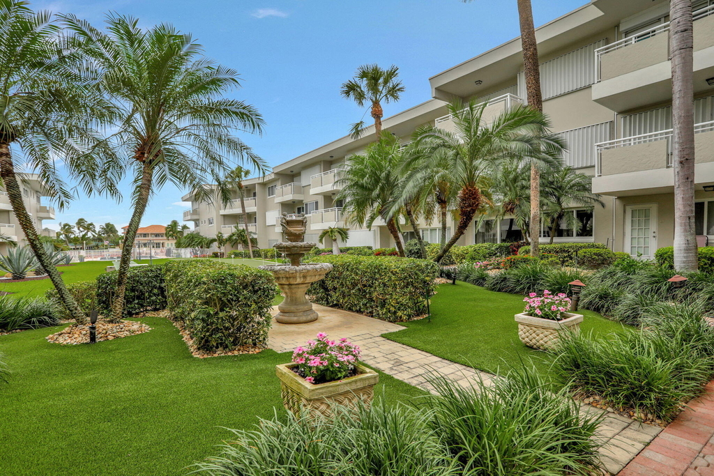 1198 Hillsboro Mile - Photo 26