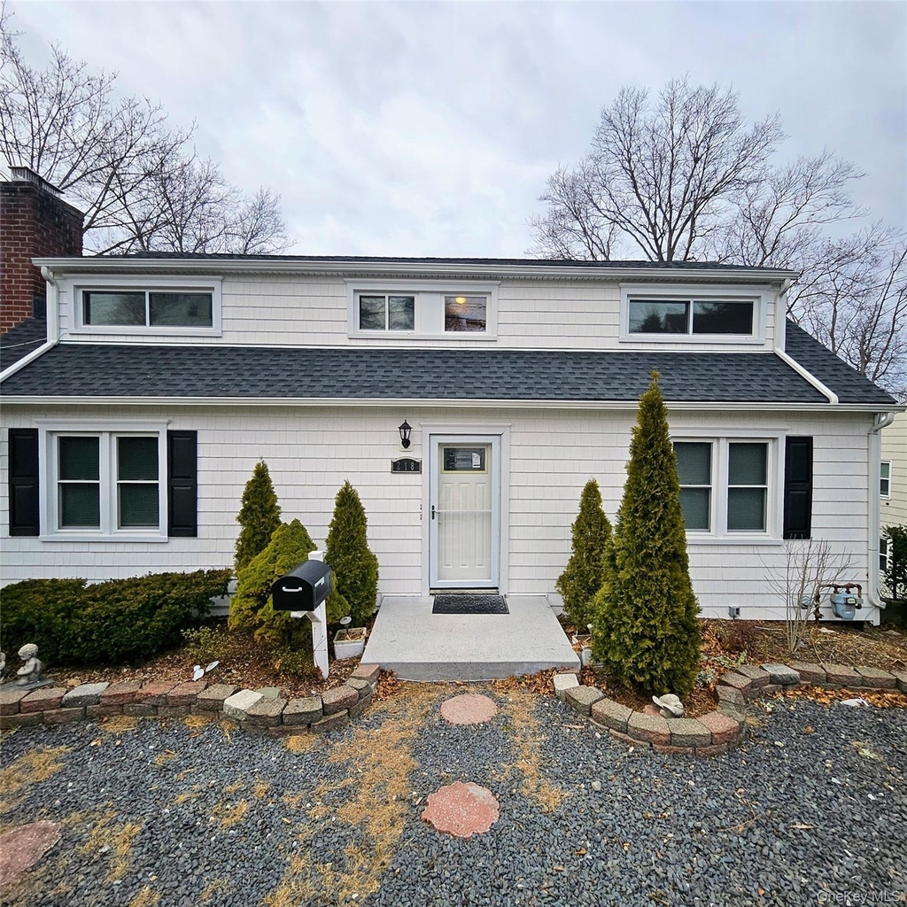 218 Warren Avenue - Photo 1
