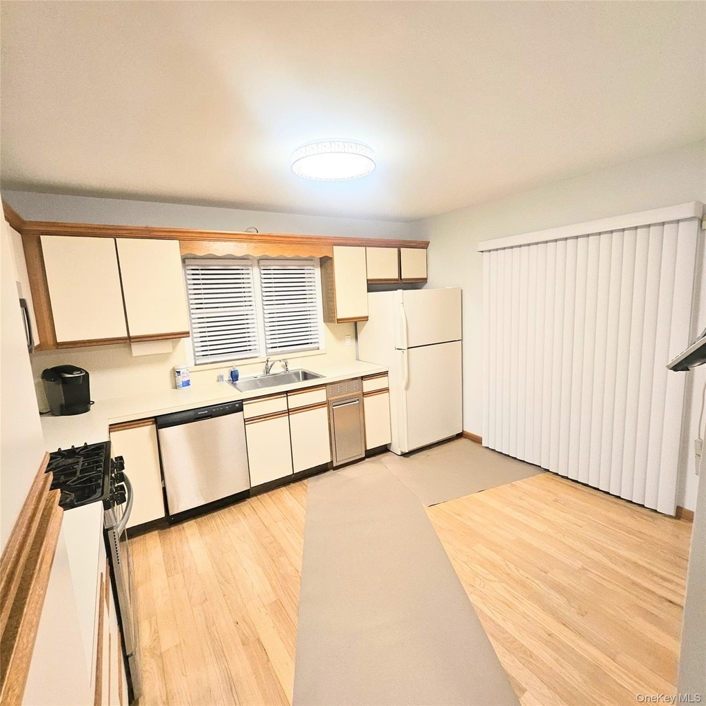 109 Rockwell Street - Photo 4
