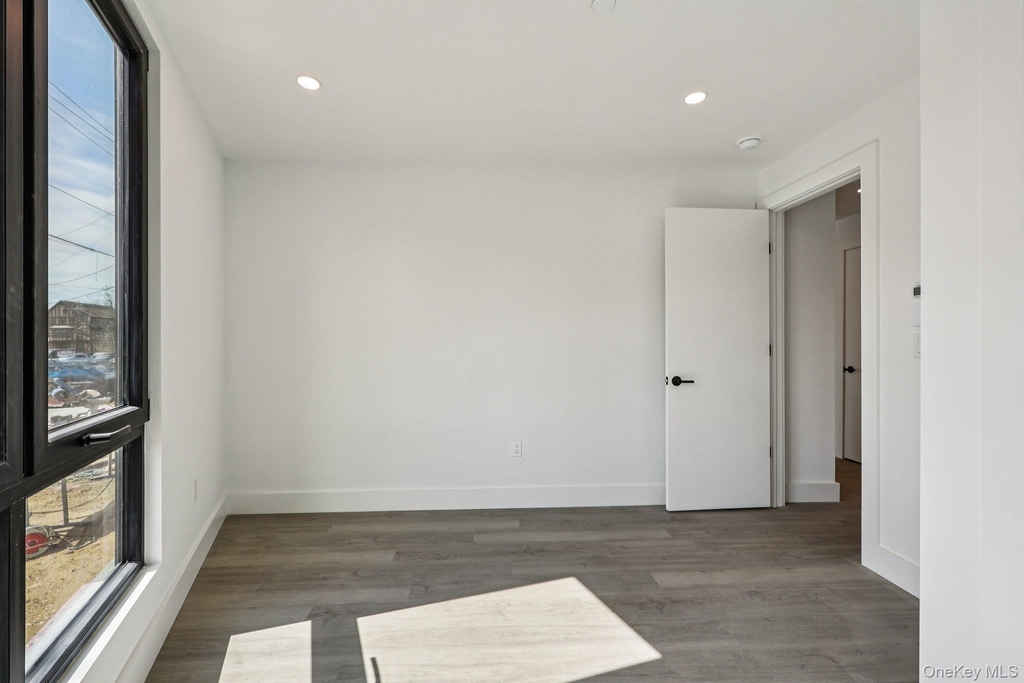 325 Manville - Photo 15