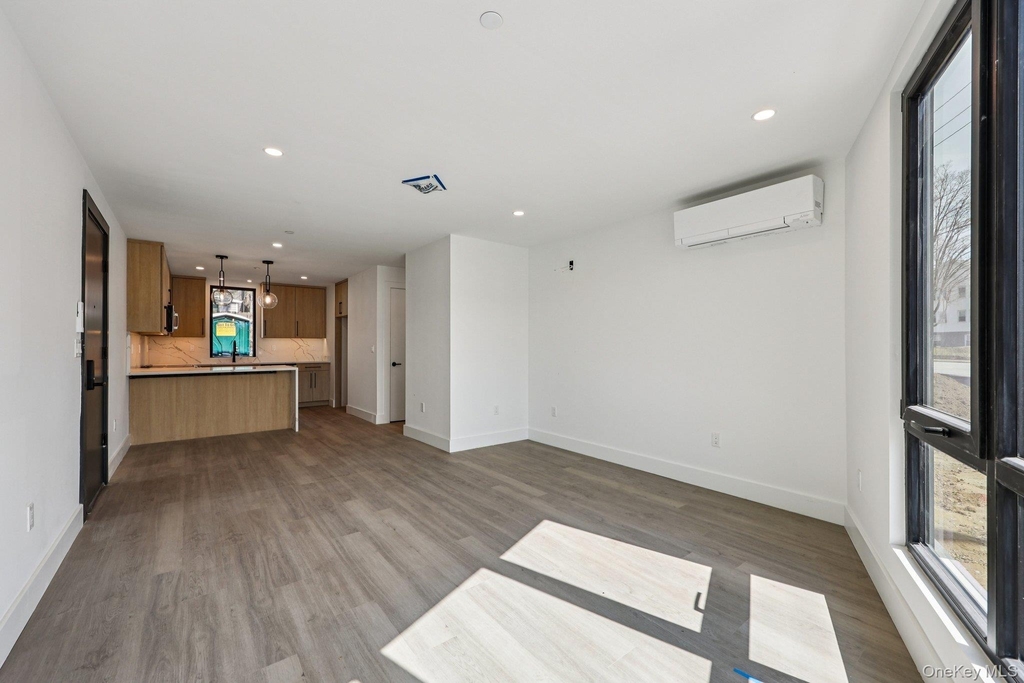 325 Manville - Photo 2