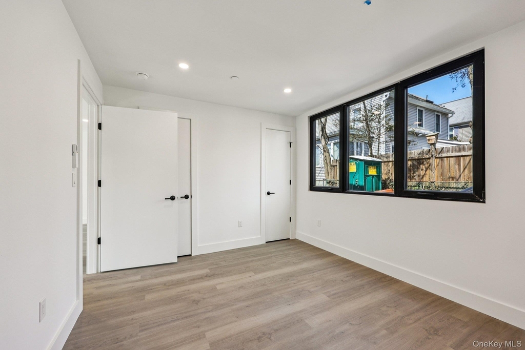 325 Manville - Photo 19
