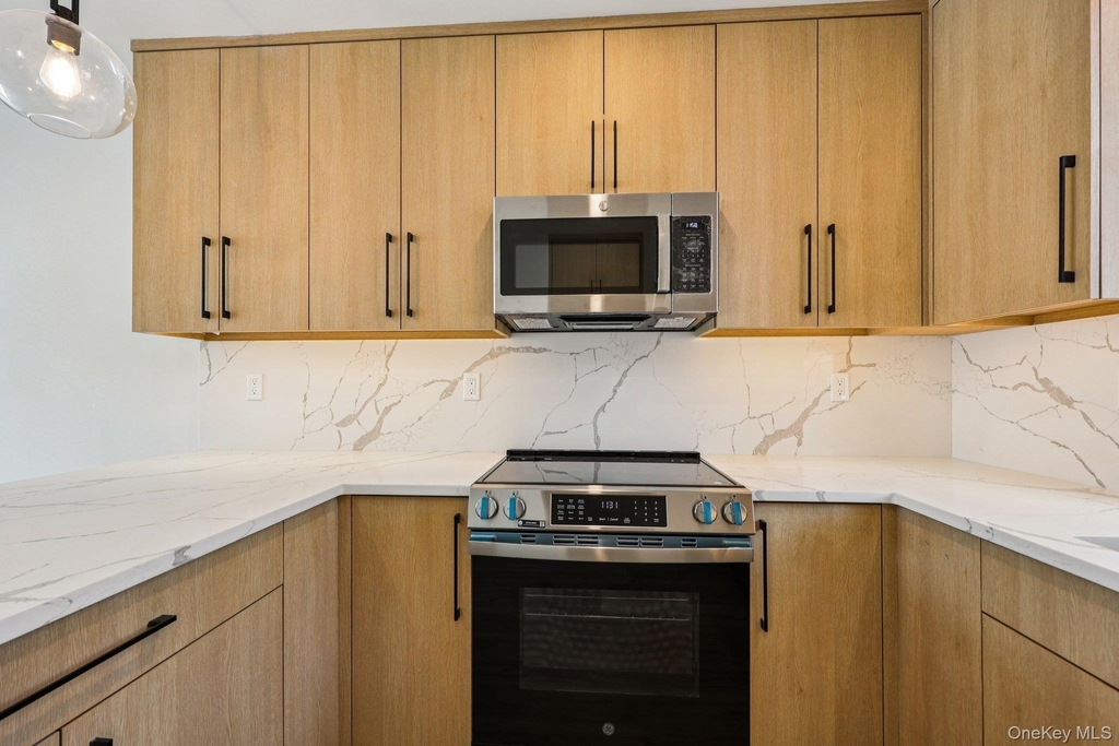 325 Manville - Photo 6