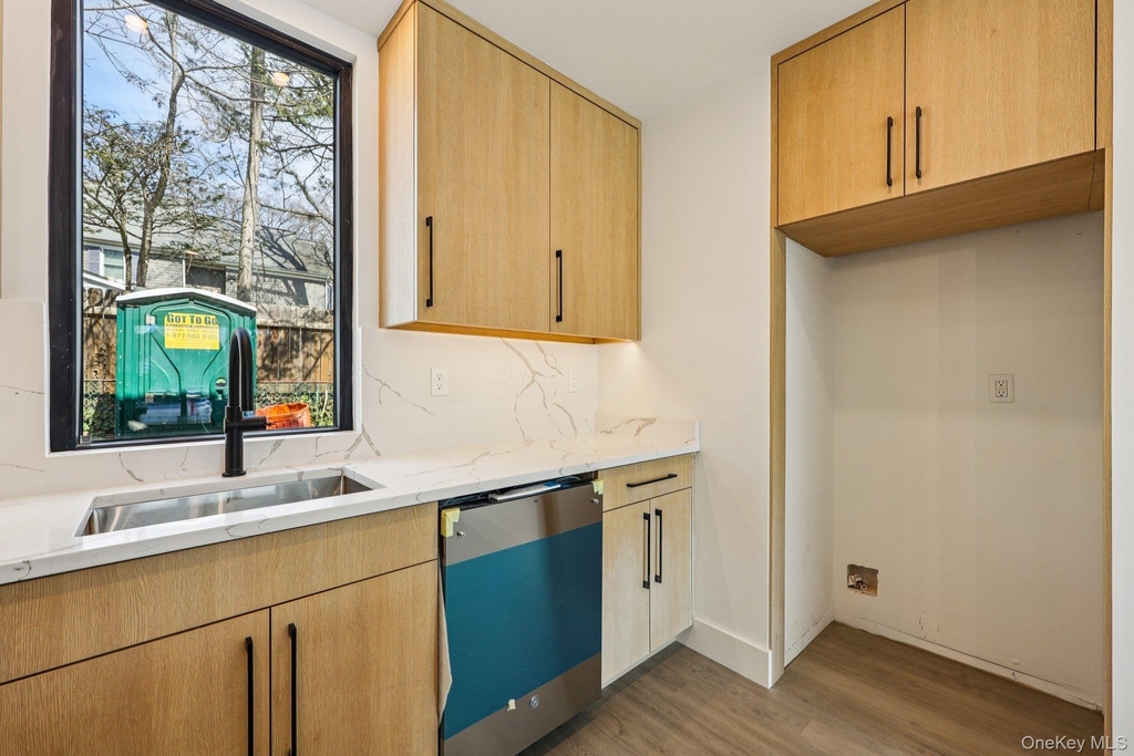 325 Manville - Photo 10