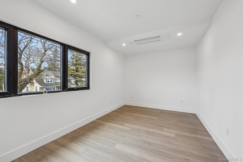 325 Manville - Photo 15