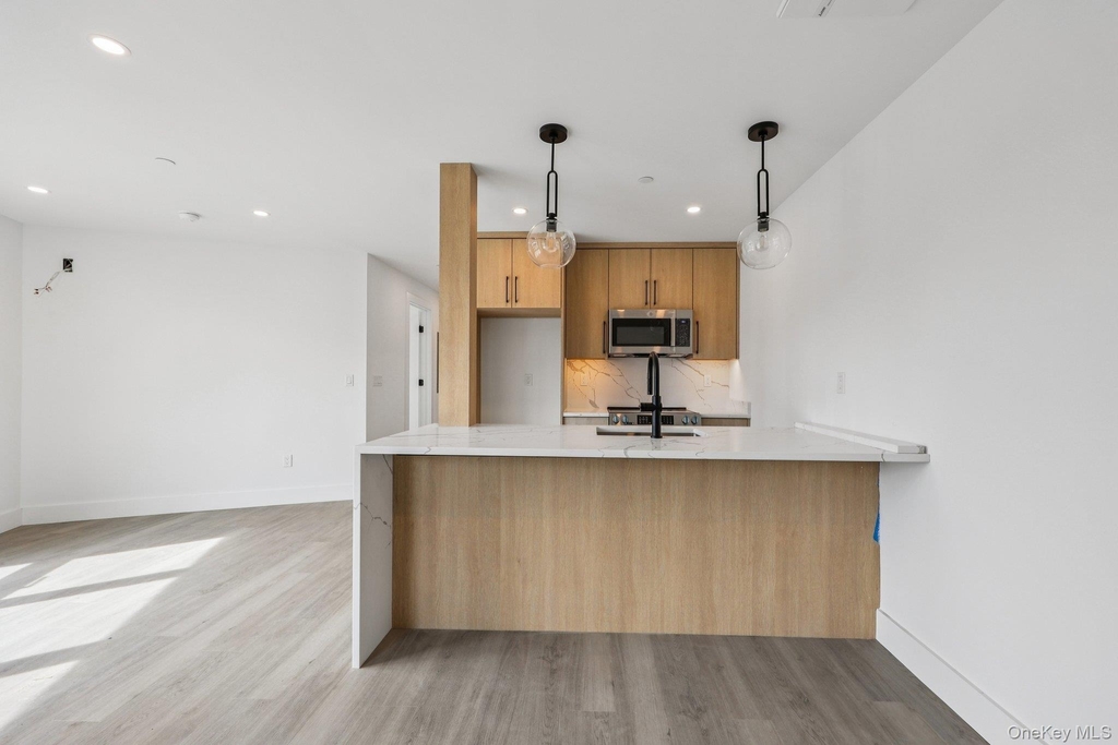 325 Manville - Photo 1