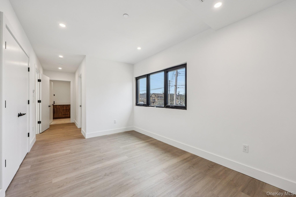 325 Manville - Photo 12