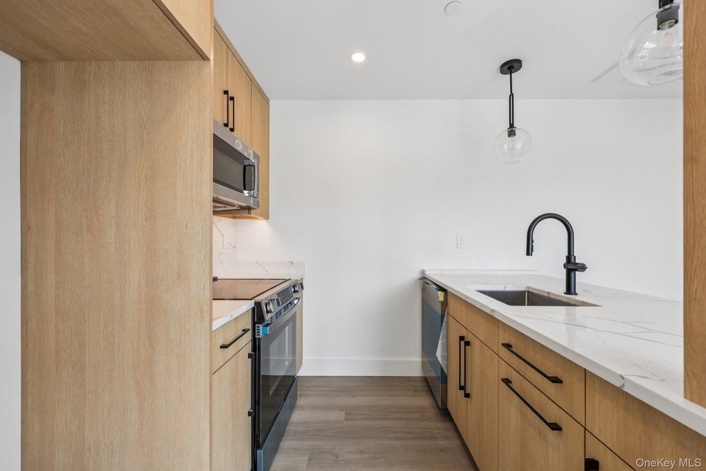 325 Manville - Photo 6