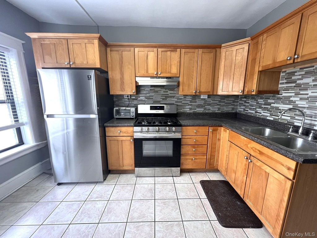 2 Raymond Avenue - Photo 11