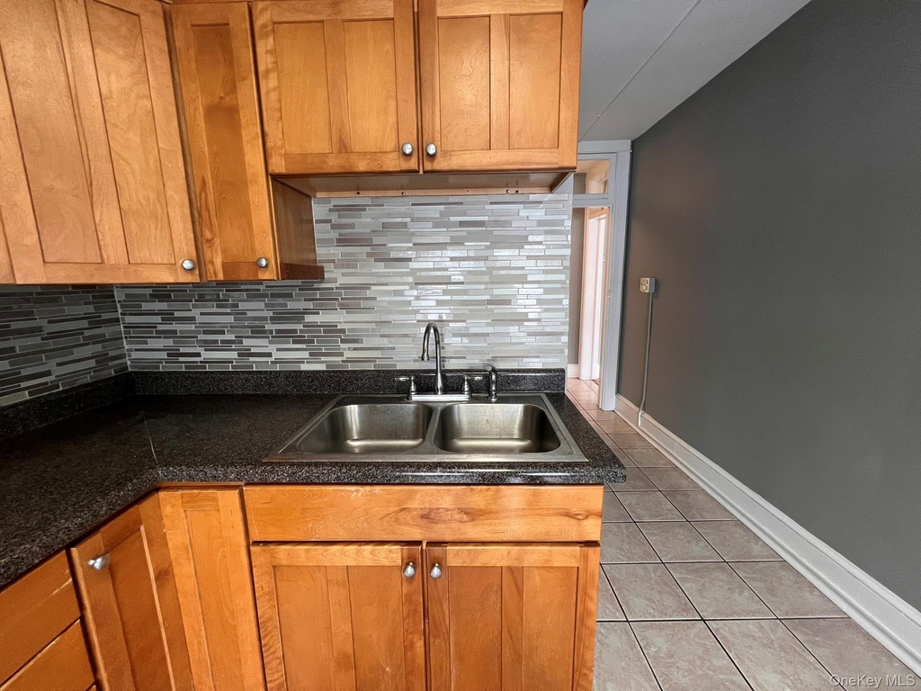 2 Raymond Avenue - Photo 4
