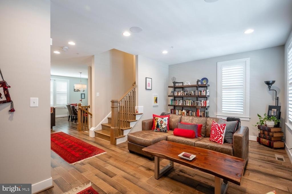 1126 N Stuart Street - Photo 2