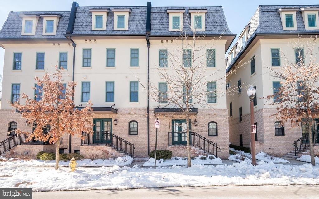 1126 N Stuart Street - Photo 1