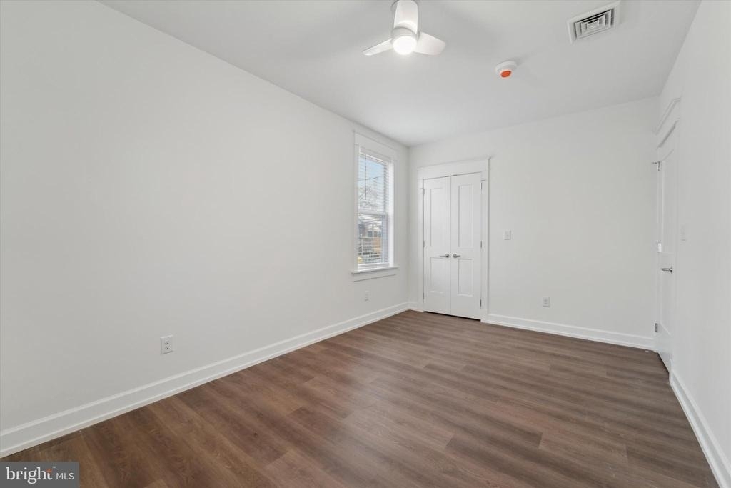 1049 W Lancaster Avenue - Photo 11