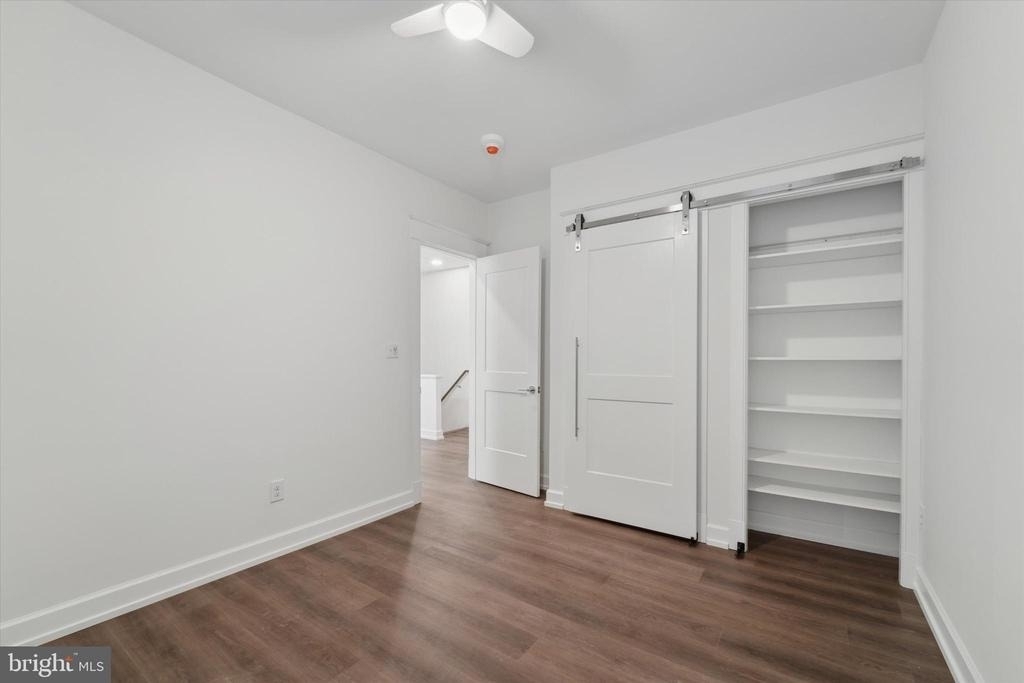 1049 W Lancaster Avenue - Photo 7