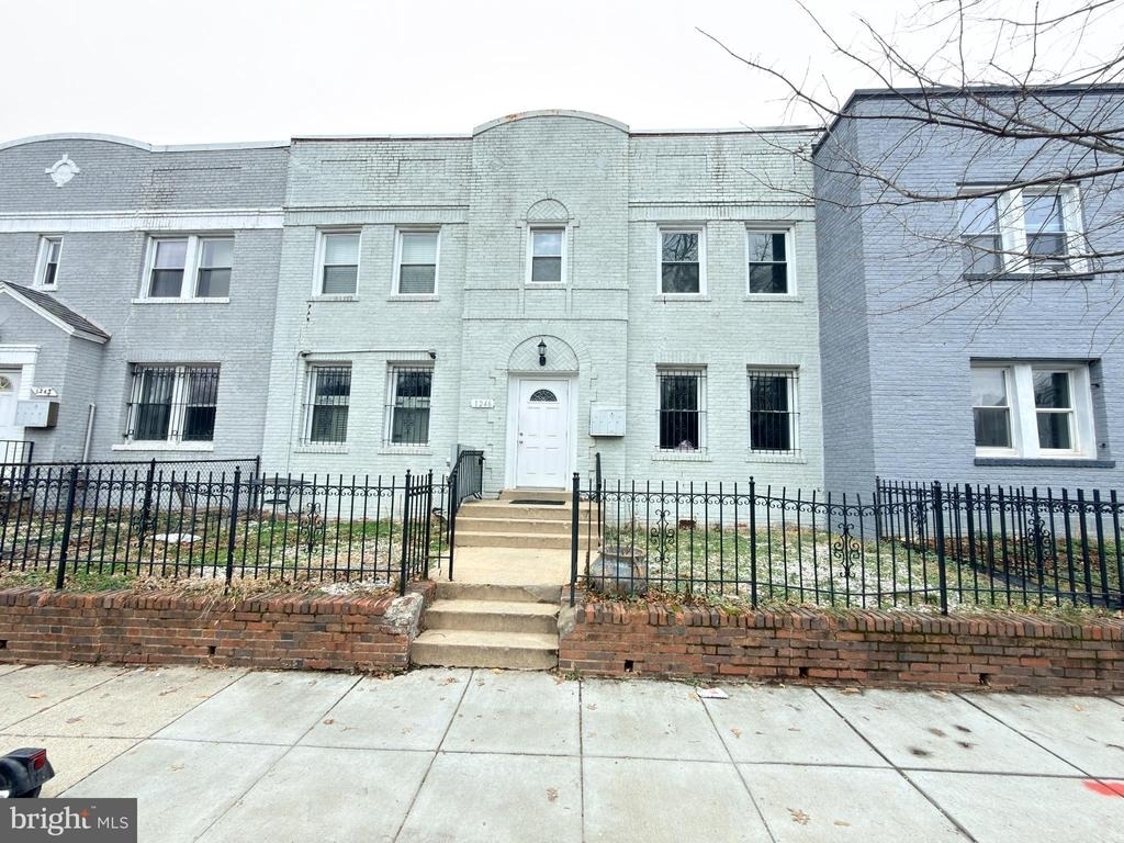 1246 Queen Street Ne - Photo 0