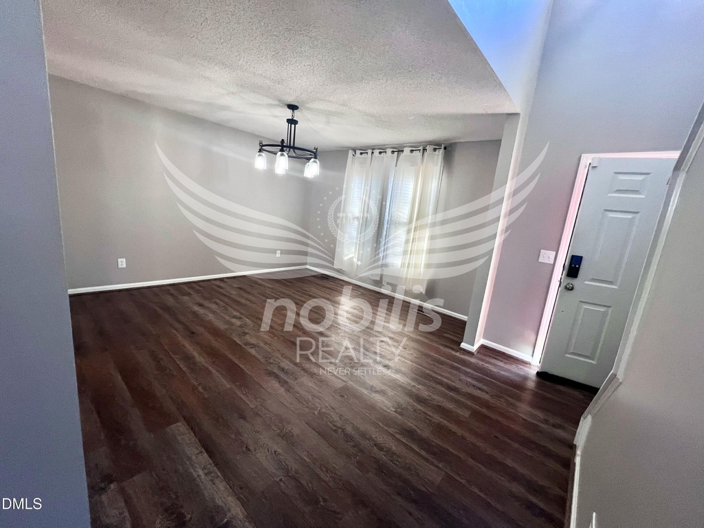 803 Yorkshire Drive - Photo 1
