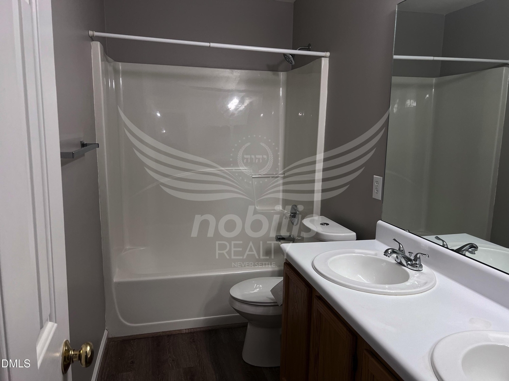 803 Yorkshire Drive - Photo 8