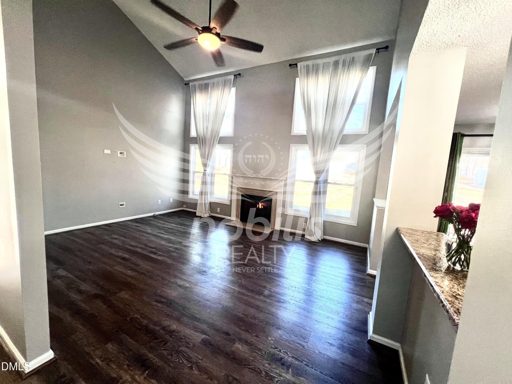 803 Yorkshire Drive - Photo 5