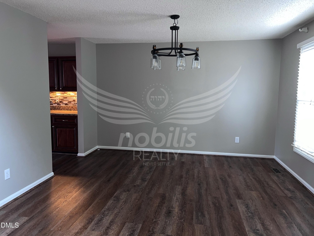 803 Yorkshire Drive - Photo 2