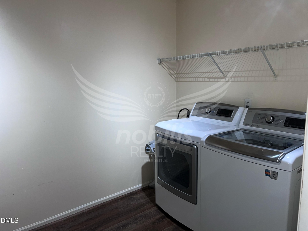 803 Yorkshire Drive - Photo 9