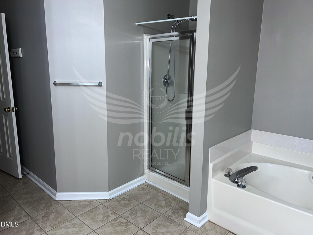 803 Yorkshire Drive - Photo 7