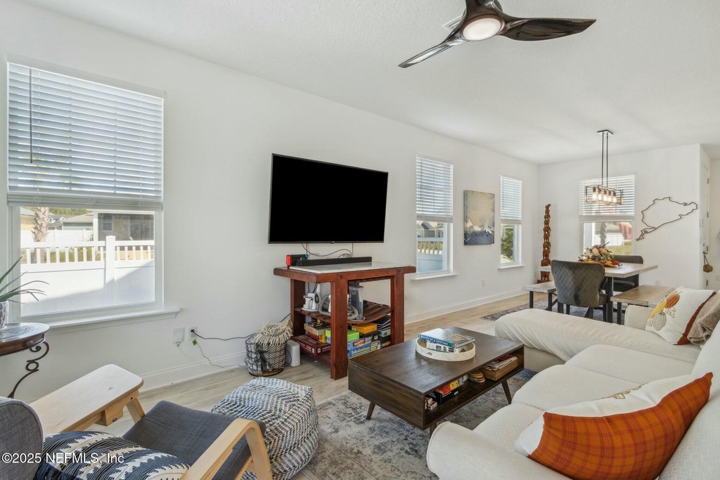 213 Daydream Avenue - Photo 13