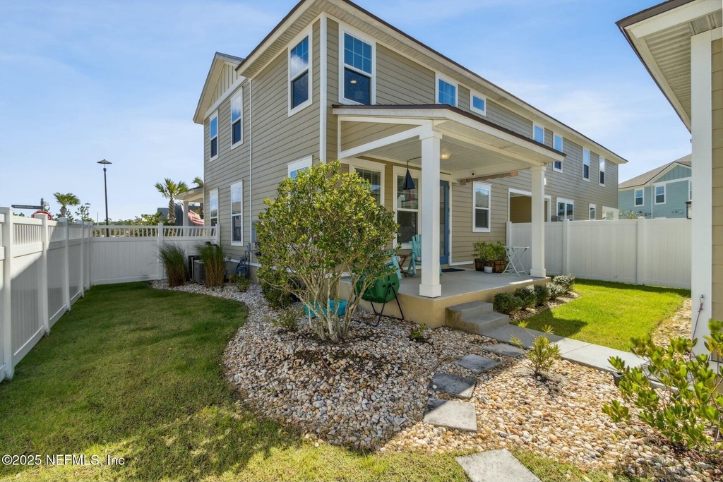 213 Daydream Avenue - Photo 1