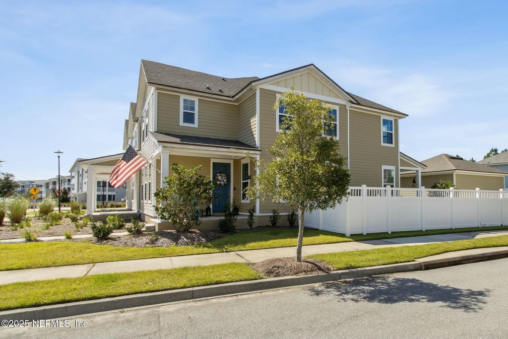 213 Daydream Avenue - Photo 0