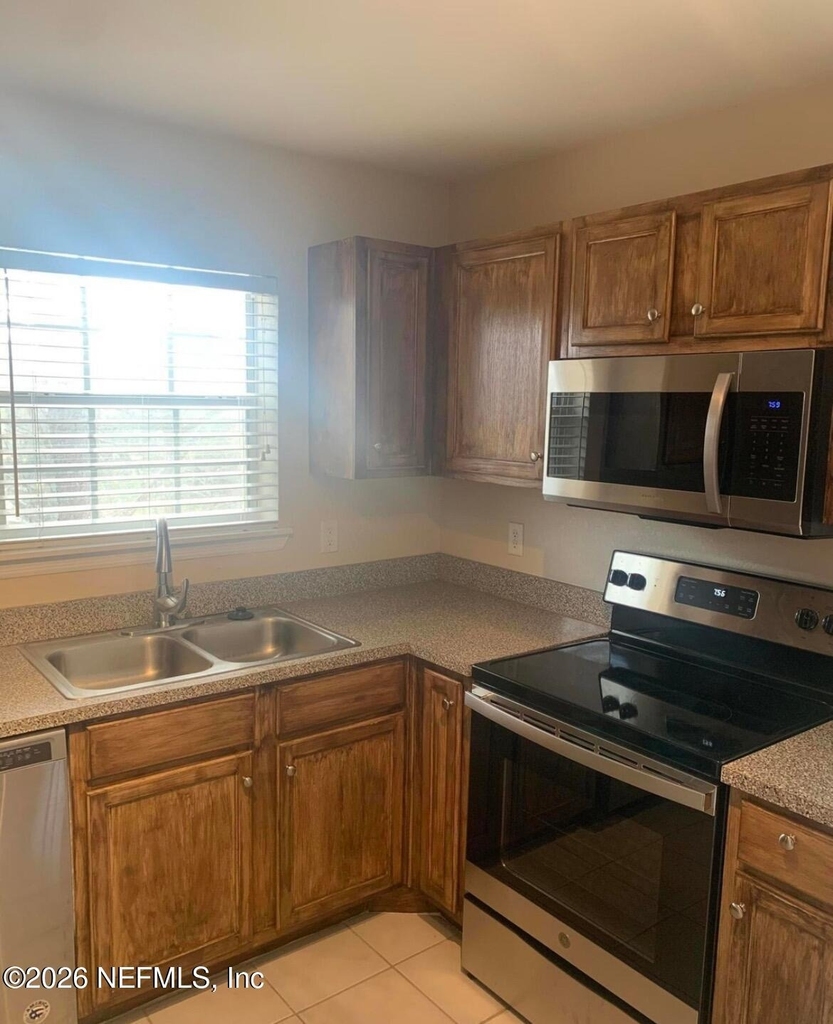 7800 Point Meadows Drive - Photo 9