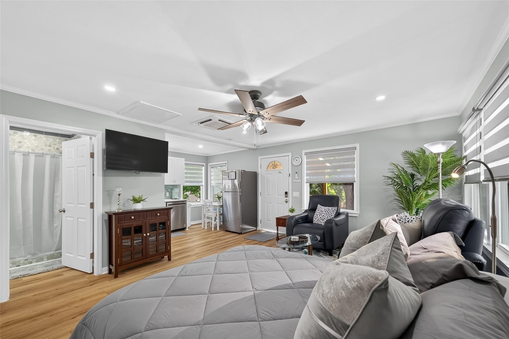 407 1/2 Fairbanks Street - Photo 2