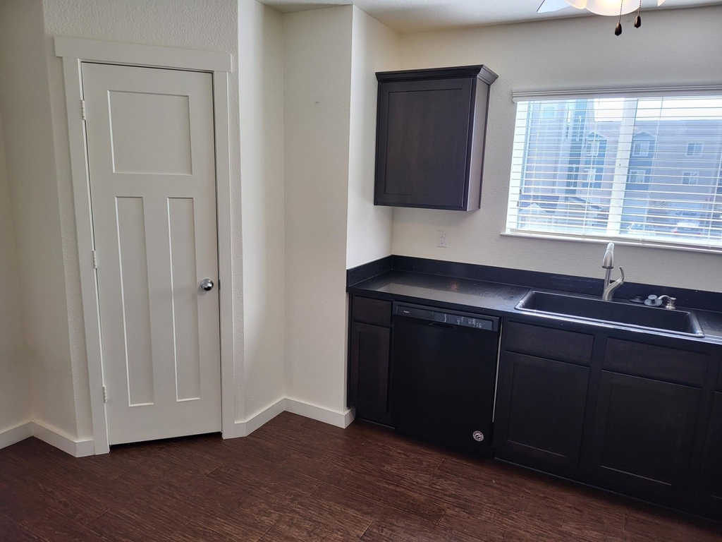 21155 Gosling Road - Photo 8