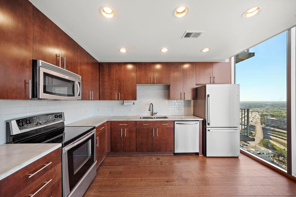 5925 Almeda Road - Photo 8