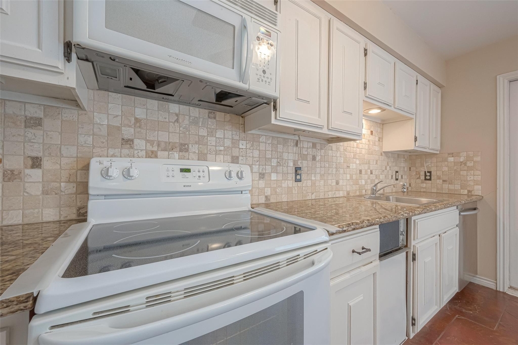 10217 Longmont Drive - Photo 15