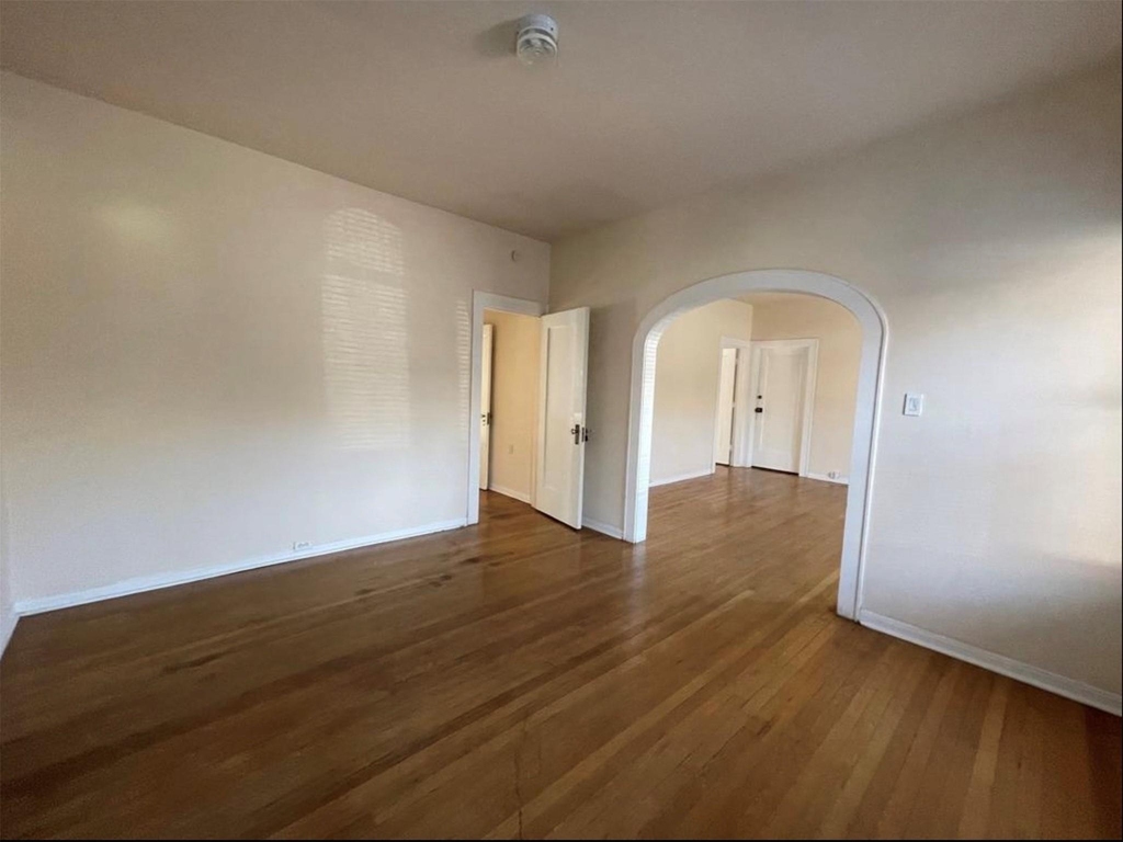 1706 Hawthorne Street - Photo 2