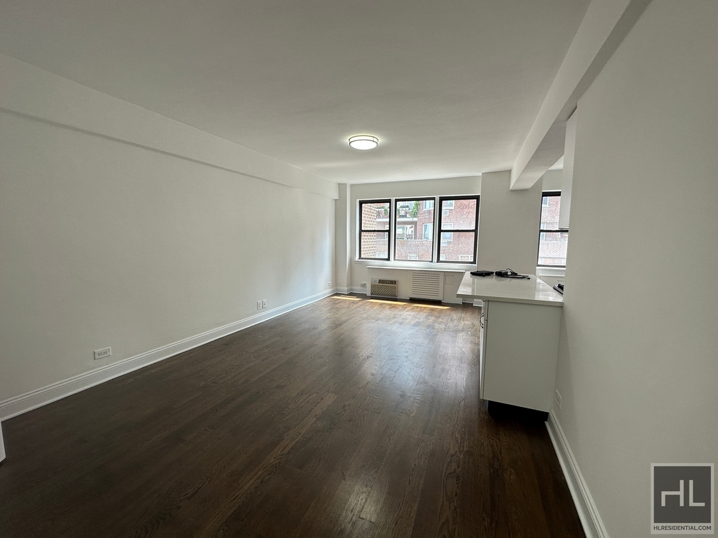 Beekman Place - Photo 1