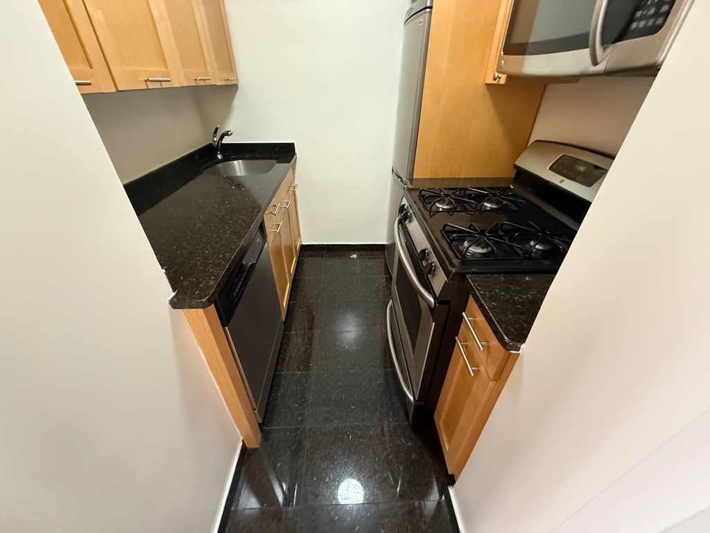 145 Fourth ave - Photo 3