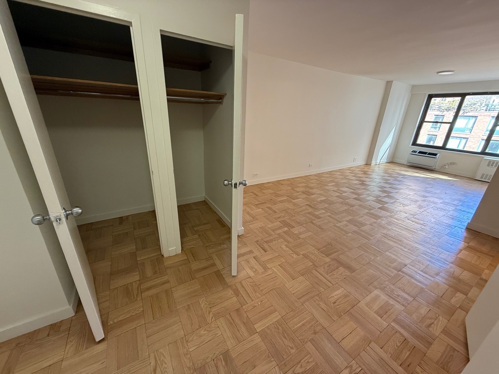 145 Fourth ave - Photo 2
