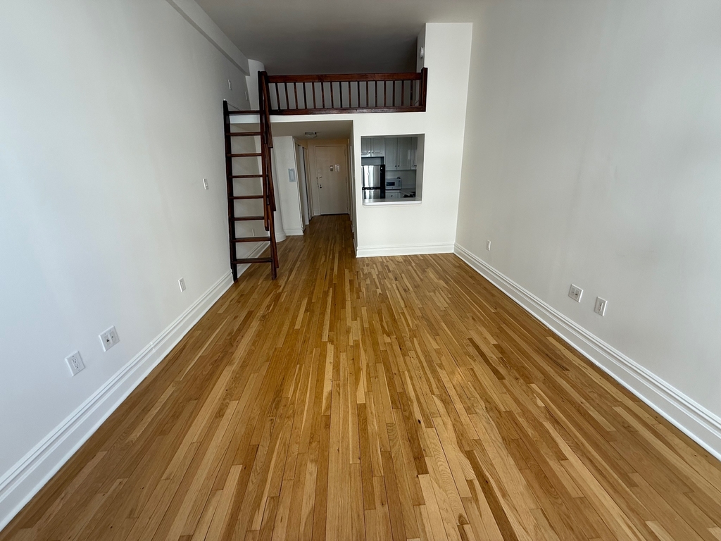 1 Astor Place - Photo 2