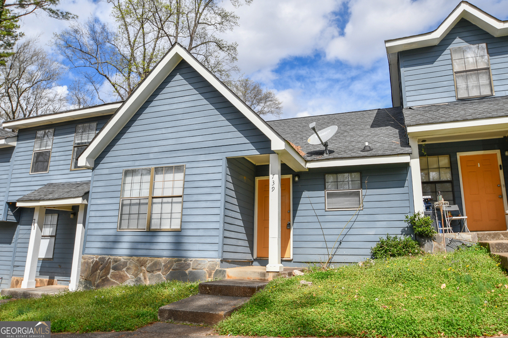 735 Oak Drive - Photo 1