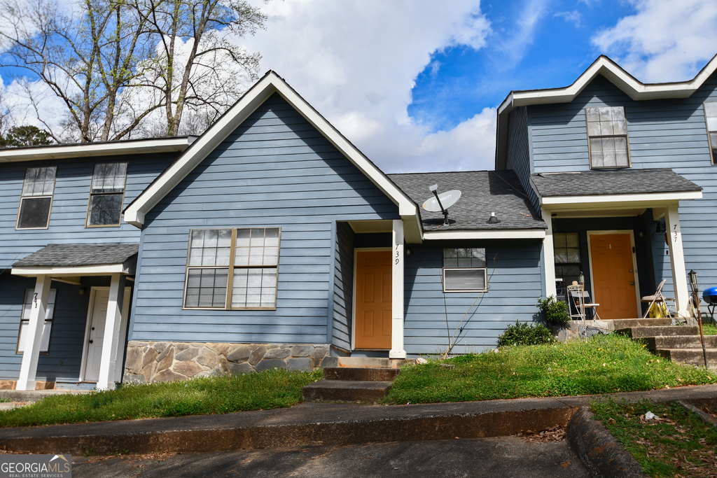 735 Oak Drive - Photo 0