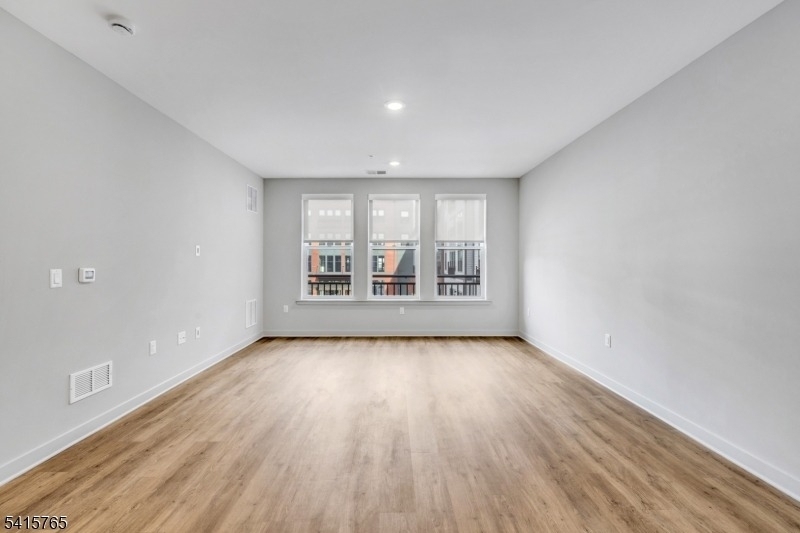 51 Okner Pkwy - Photo 8