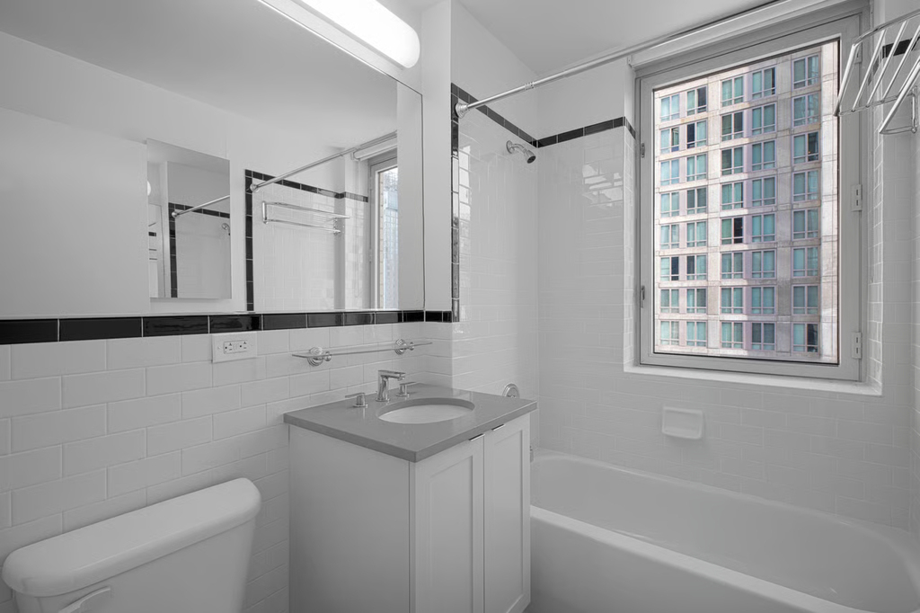 West 42nd Street - Photo 5
