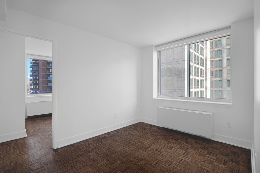 West 42nd Street - Photo 2