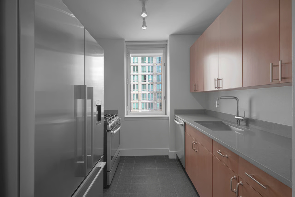 West 42nd Street - Photo 6