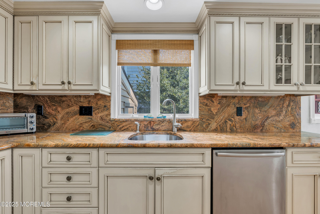 124 Neptune Place - Photo 7